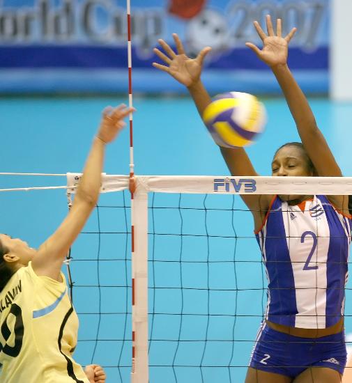 图文女排世界杯古巴31泰国桑切斯单人拦网建功