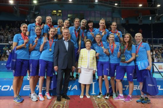 俄罗斯女排捧杯