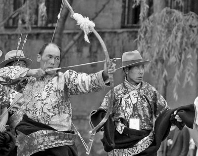 青海尖扎飞出"五彩神箭"