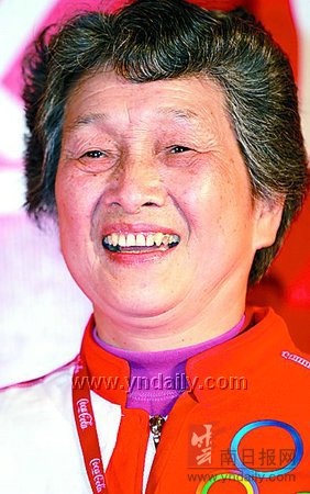 张碧兰 (女 70岁 退休)