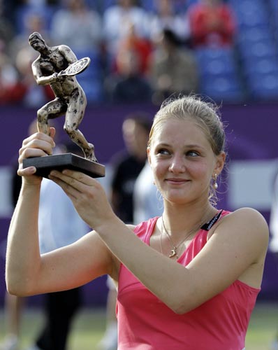 图文奥迪纳公开赛查克维塔泽夺冠露出娇美笑容