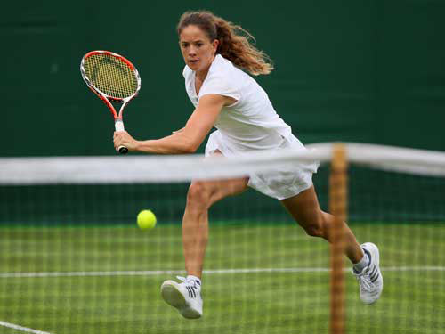 图文温网女单首轮施耐德晋级瑞士姑娘跑动积极