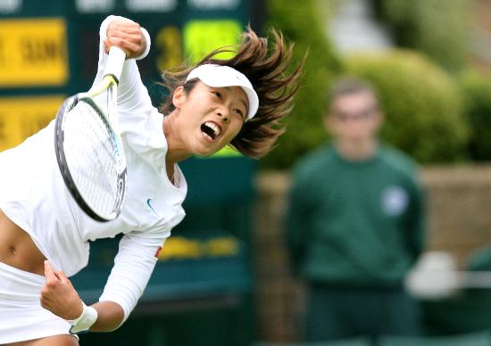 图文-温网首轮孙甜甜遭淘汰 力图发球占据上风_网球频道_nike新浪竞技