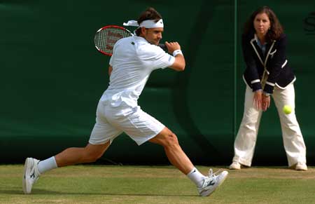 图文温网第七日德约科维奇vs基弗基弗健步如飞