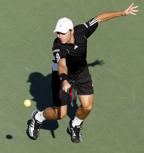 图文-瓦林卡胜吉内普里晋级1/8决赛 瓦林卡反手回球