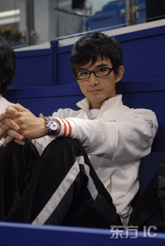图文-好男现身大师杯现场观战 帅气张晓晨