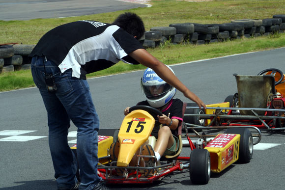 华赛全国青少年卡丁车培训珠海开班点燃赛车梦