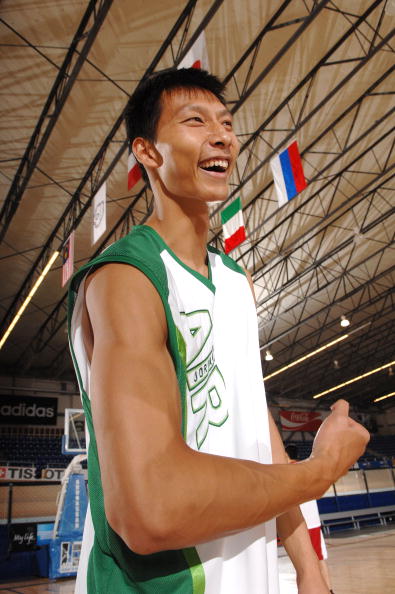 回顾易建联选秀历程:实力证明价值 诚意打破坚冰_篮球-nba_nike新浪