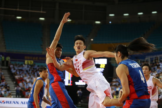 中国男篮苦战胜中华台北