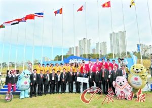 中国代表团在亚运村见证五星红旗冉冉升起。新华社记者 谢海宁 摄 