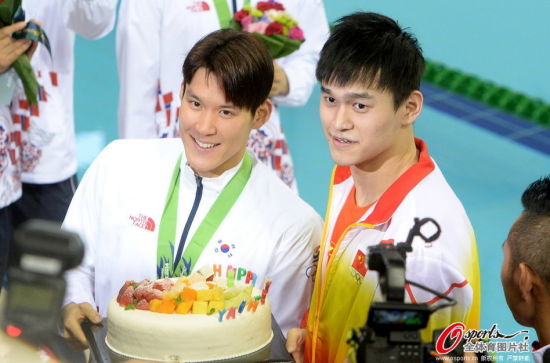 孙杨给朴泰桓过生日
