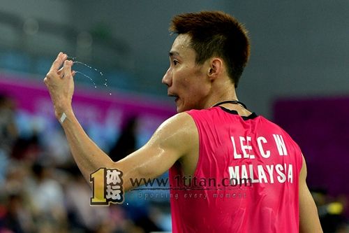 李宗伟挥汗如雨