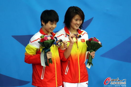 女双10米台陈若琳刘蕙瑕摘金