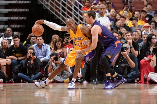 湖人距离赛季首胜，还有多远？